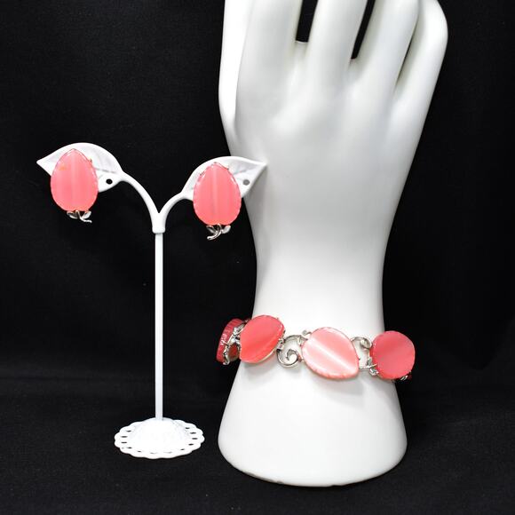 Lisner Pink Lucite Bracelet & Earrings Set Silver Tone 1950s Vintage Jewelry - Picture 3 of 10